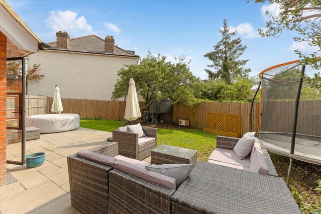 1, Springfield Drive, London photo 3