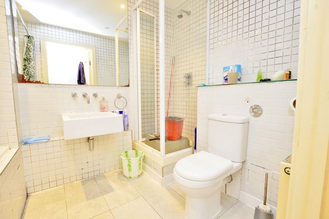 Flat for sale in Shaftesbury Road, London