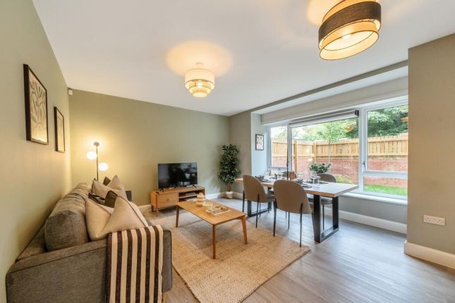 5 Bed Detached House To Rent Birchfield Grove, London Kt17