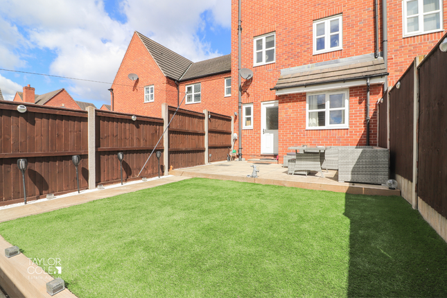 Town house for sale in Lowes Drive, Tamworth