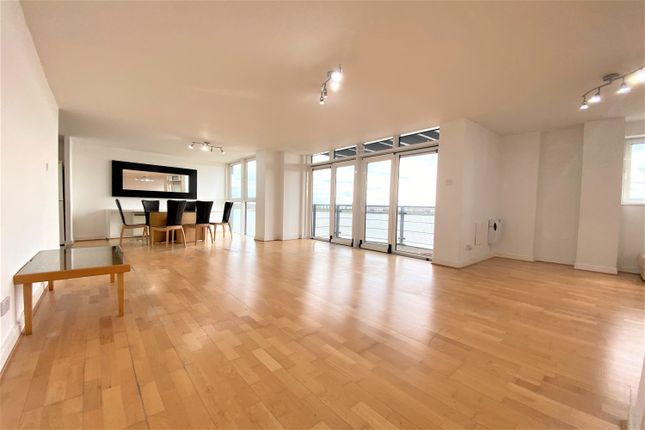 42 Inverness Mews, Galleons Lock, London photo 4