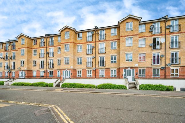 Thumbnail Flat for sale in Grove Road, Luton, Bedfordshire