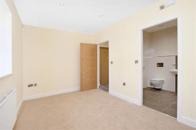 1, St. Roberts Mews, North Yorkshire photo 5