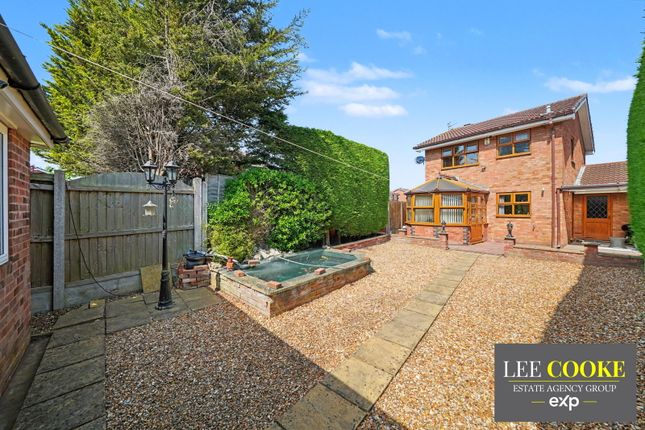 36, Croxley Gardens, Willenhall photo 2