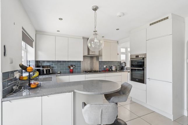 7, Barton Way, Rickmansworth photo 3