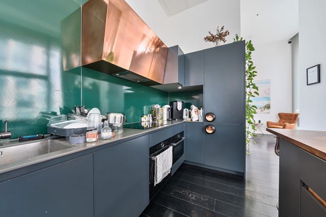 2 UPPER RIVERSIDE, Cutter Lane, London photo 4