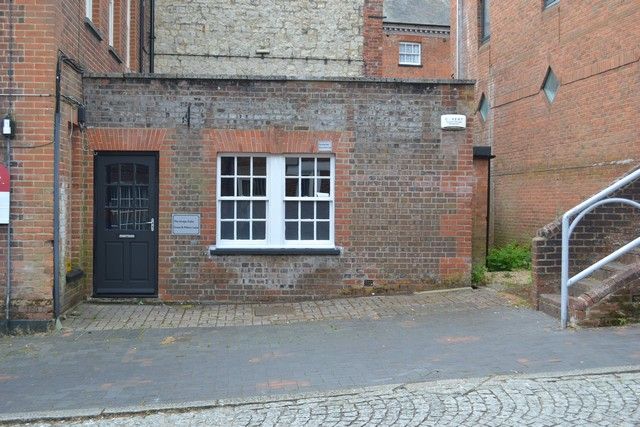 Office to let in Cross &amp; Pillory Lane, Alton