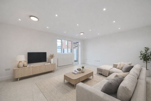 Flat 8 Grand Approach, 2, Bathurst Walk, Buckinghamshire photo 3