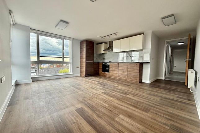 601 T R S Apartments, The Green, Southall photo 2