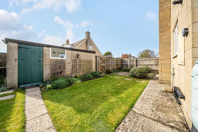 10, Willow Grove, Cirencester photo 3