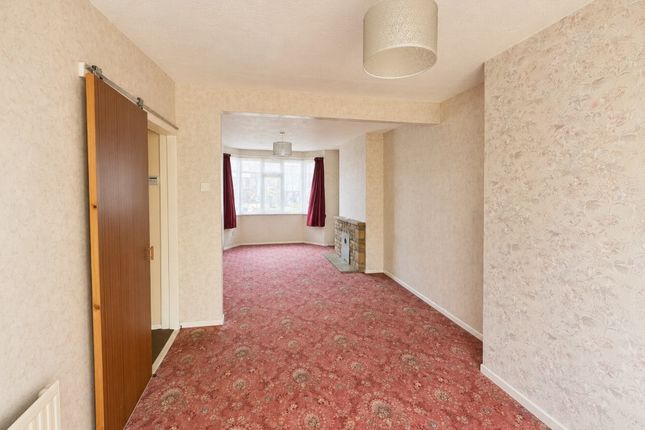 31 Peverels Way, Northampton photo 4