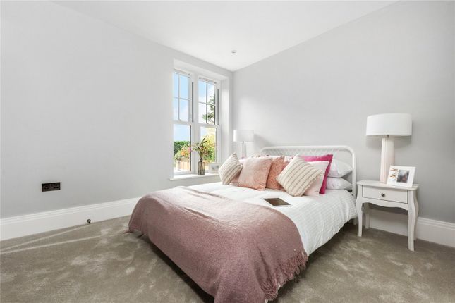 Flat for sale in Maytree Court, Camlet Way, Hadley Wood, Hertfordshire
