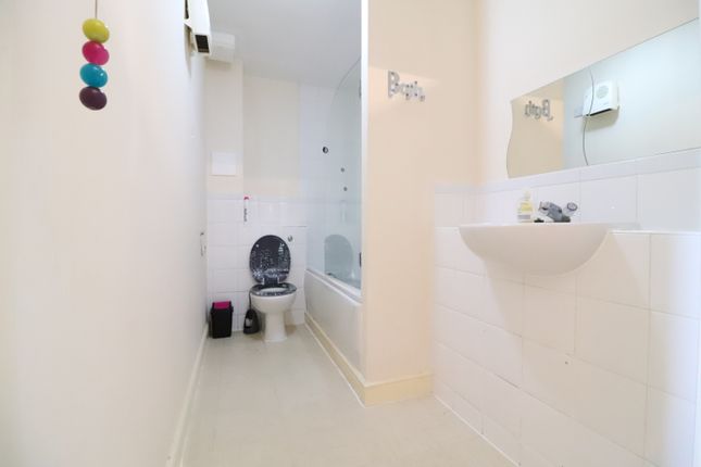 Flat for sale in Melling Drive, Enfield