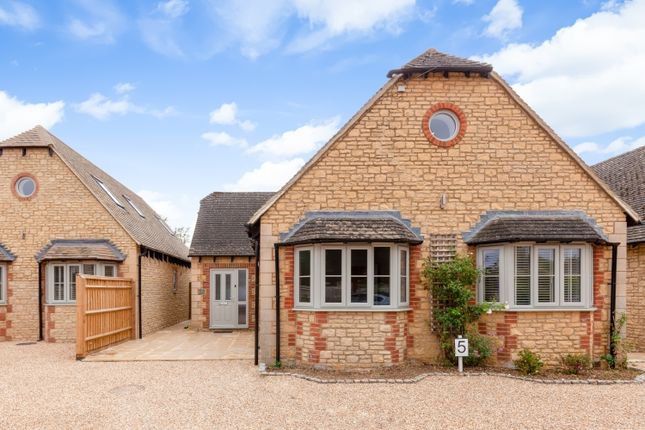 Thumbnail Barn conversion to rent in Aston Road, Brighthampton, Witney
