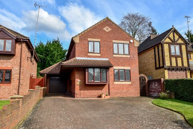 Thumbnail Detached house for sale in Meadowbank, Watford