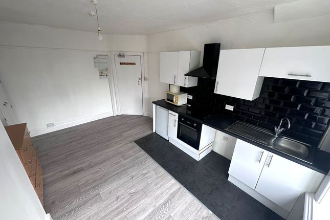 Flat 4 1, Oakmount Avenue, Southampton photo 3