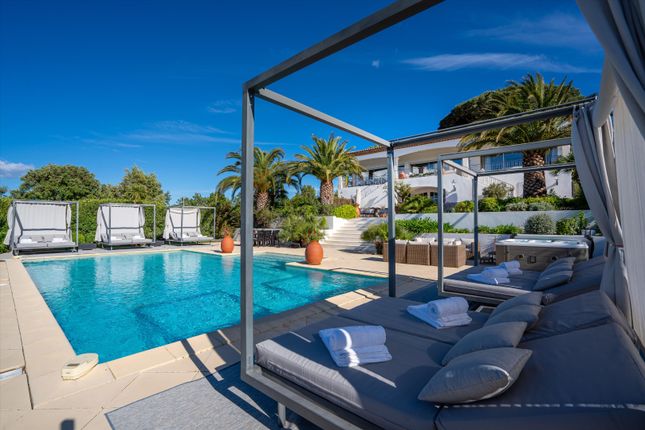 Villa for sale in Saint-Tropez, Var, Provence-Alpes-Côte D'azur, France