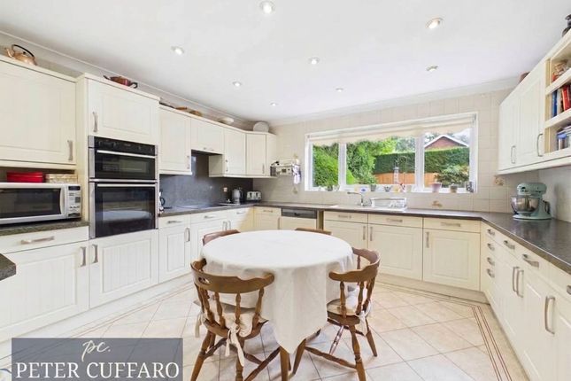 6 Hollydell Morgans Road, Hertford photo 3