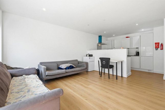 Flat 406 Latitude Court, 3, Albert Basin Way, London photo 4