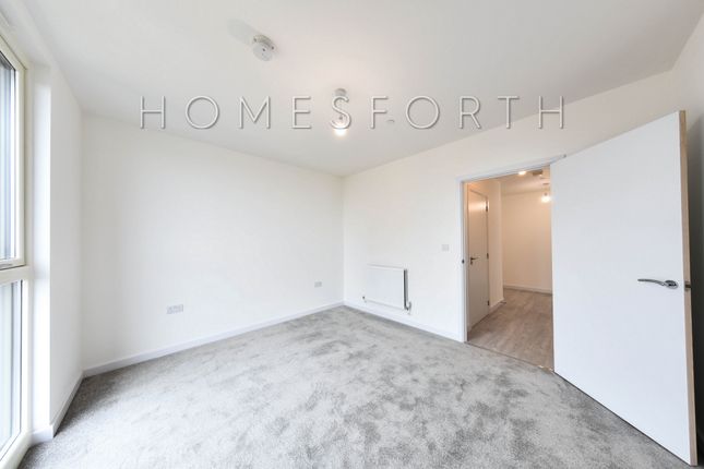 Flat to rent in Rosefinch Apartments, Shearwater Drive, Hendon