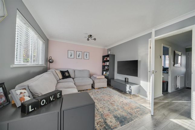 29, Crundale Way, Margate photo 3