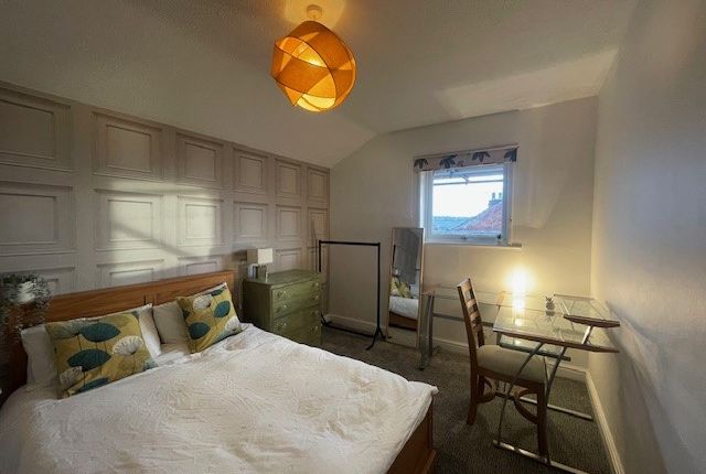 Room 2, Lincoln photo 3