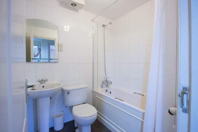 Flat 4, 26 Queens Road, Bournemouth photo 5