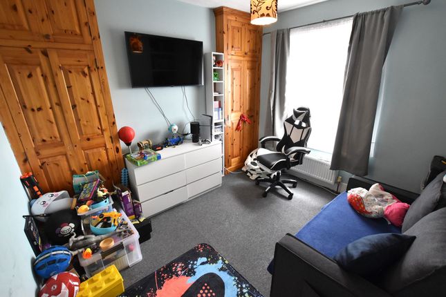 12 Grotto Road, Margate photo 3