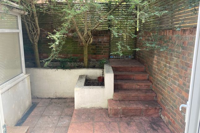 22a Mutrix Road, London photo 5
