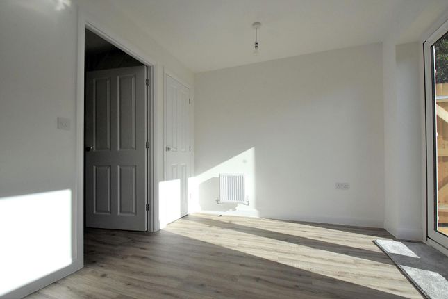22, Buttercup Glade, Newport photo 5