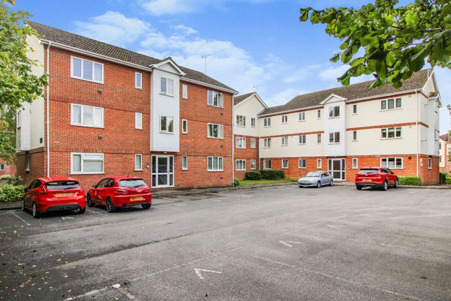 Thumbnail Flat to rent in Walled Meadow, Andover, Hampshire