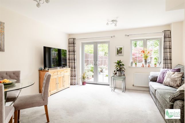 152, Brookwood Farm Drive, Woking photo 2