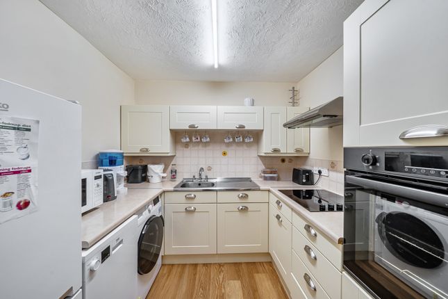 8, Maple Court, Pinner photo 3