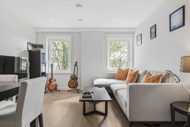 Flat for sale in The Cooper Building, Wharf Road, London