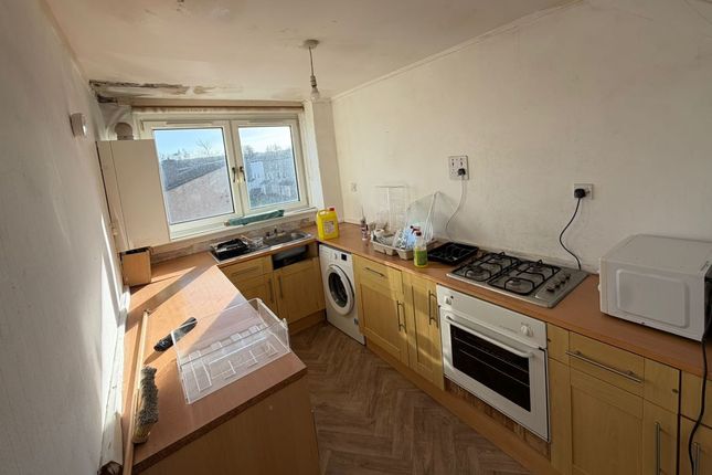 87, Spruce Road, Glasgow photo 2