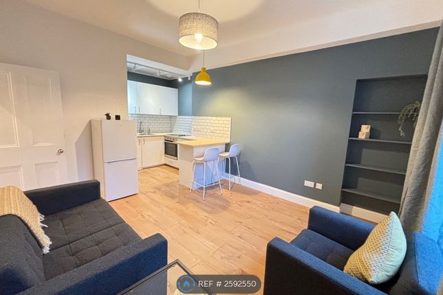 Living/Kitchen 1