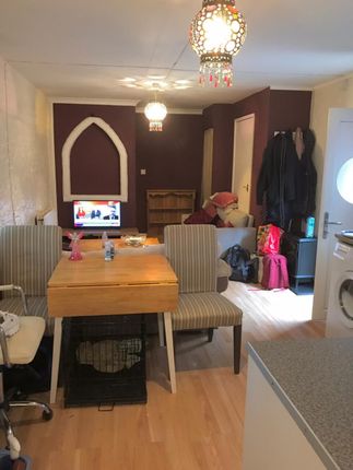 Flat to rent in St. Johns Square, Glastonbury, Somerset