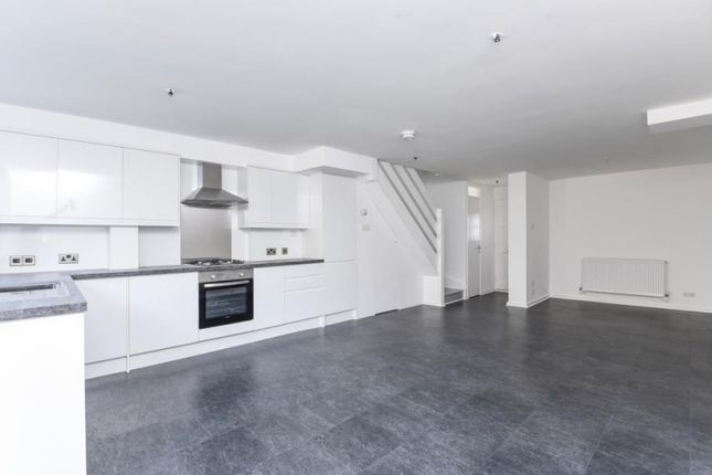 8 Franklin Close, London photo 5