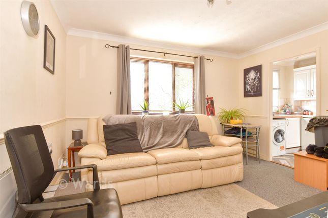 1-bed flat on 9, Winston Close, Greenhithe, £150,000