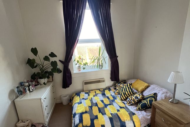 Flat 1, 195 Lynchford Road, Farnborough photo 4