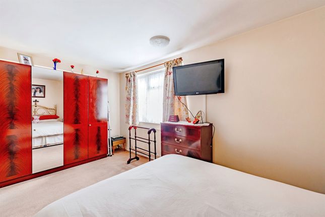 Maisonette for sale in Rutland Close, Redhill