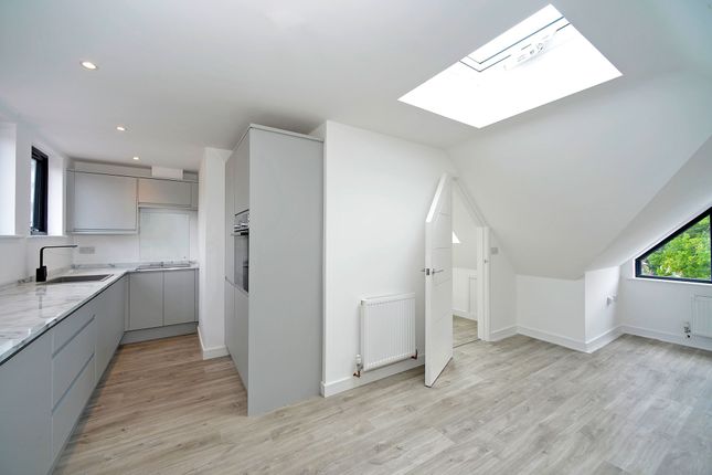 Flat E, Kathleen House Lion Mead, Haslemere photo 3