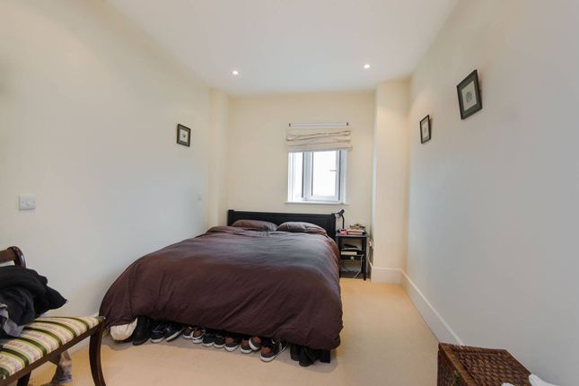 Flat for sale in Brewhouse Lane, Putney, London