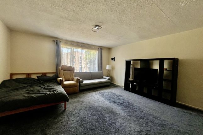 102 Bristol Court, Bristol Close, Stanwell photo 3