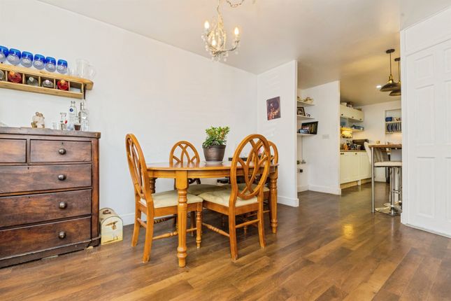 27, Fulham Way, IPSWICH photo 2