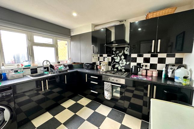23, Rowlands Close, Walsall photo 4
