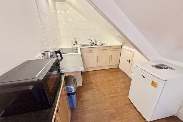 Flat 5, 12 Pendarves Road, PENZANCE photo 2