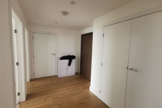 Flat to rent in Lombard Whard, 12 Lombard Road, Battersea
