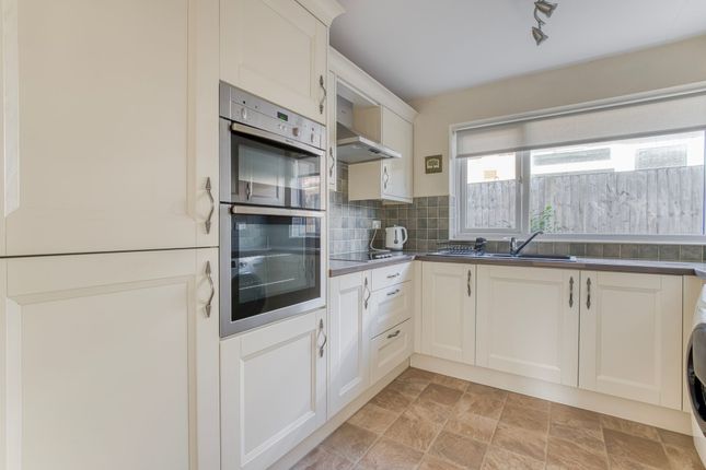 5 Worlingham Way, Lowestoft photo 3