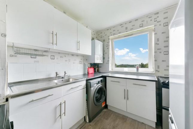 Flat 20 Westmark Point,, Norley Vale, Roehampton photo 4